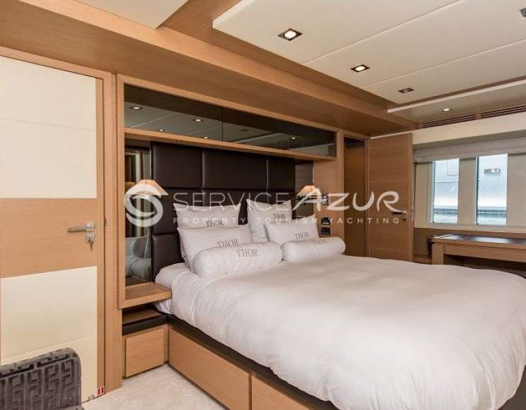 Azimut yacht rental