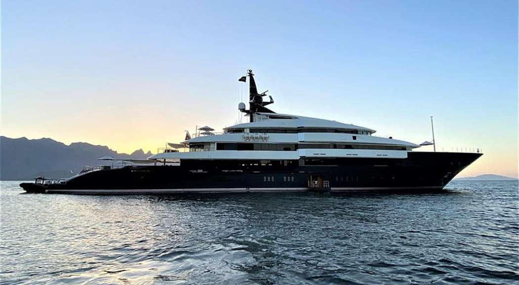 Стивен Спилберг продает свою роскошную яхту за 131 миллион евро