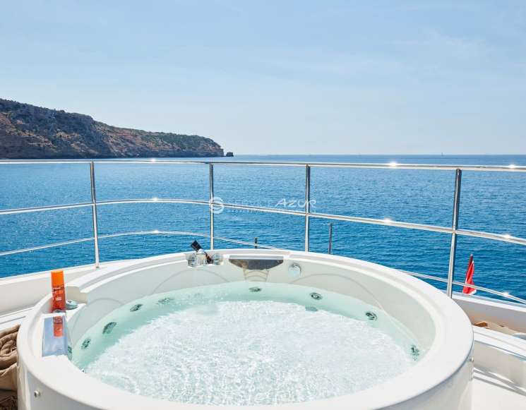 Оренда яхти Ferretti 108, 33 метри
