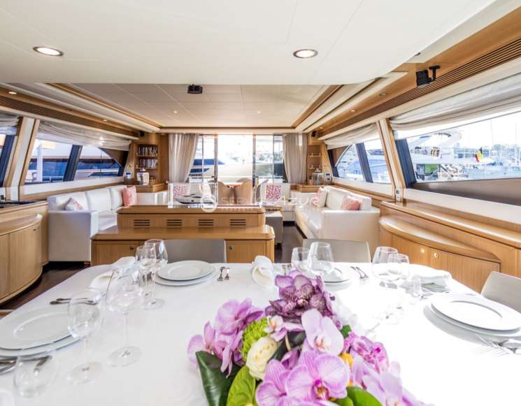 Оренда яхти Ferretti 881, 27 метри на Лазурному березі