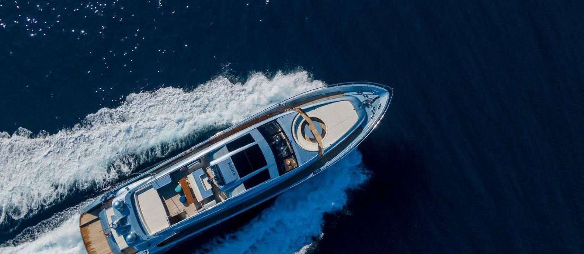 Location de bateaux Cerri 102 FlyingSport, 31m