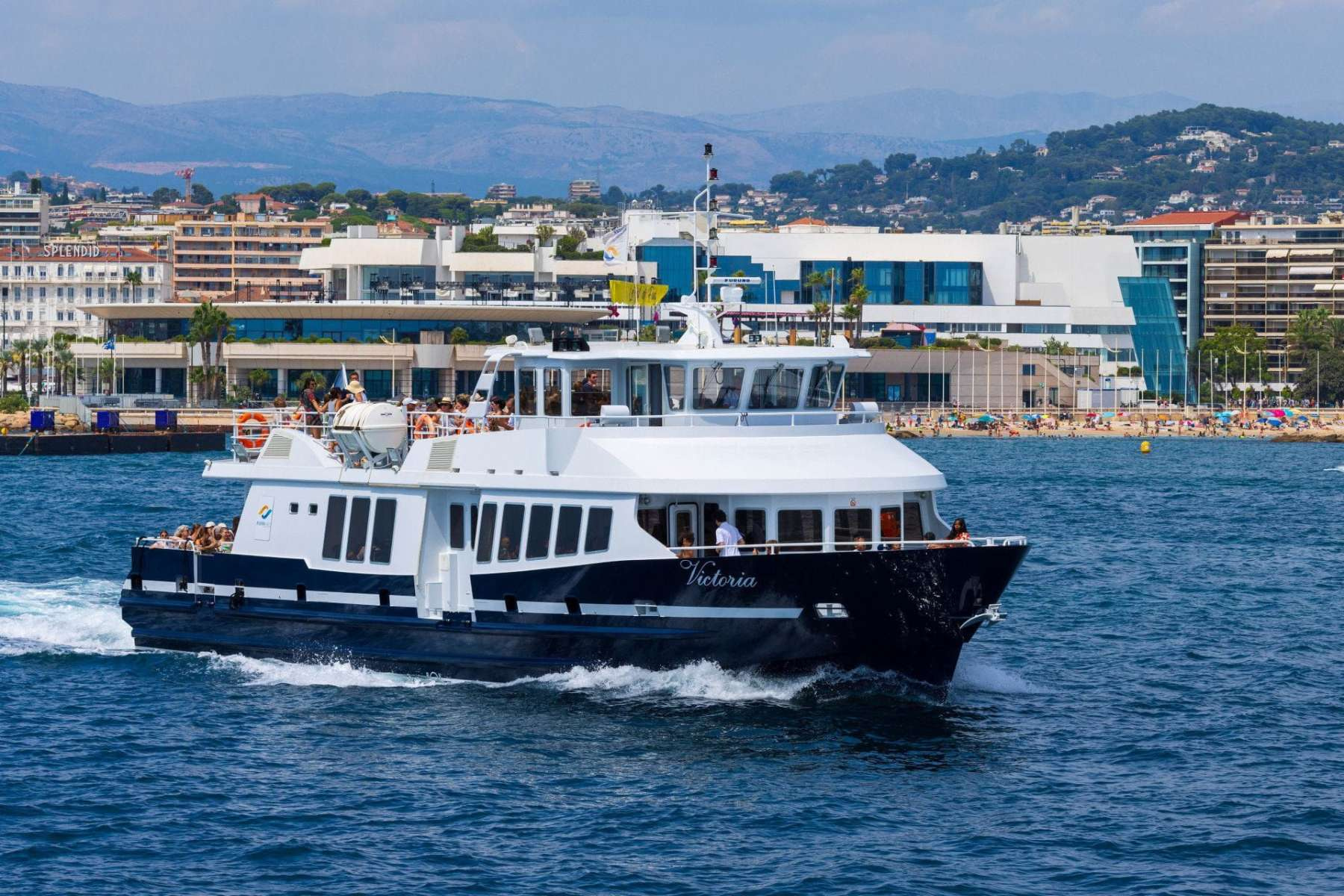 Event monohull for up to 295 passengers