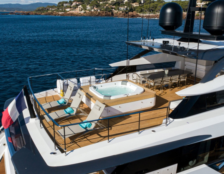 Оренда яхти Ferretti Custom Line 106, 32 метри