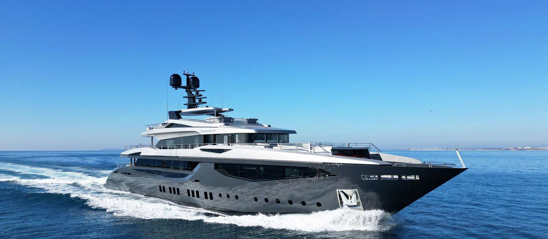 Location de yacht Mondomarine, 50 mètres