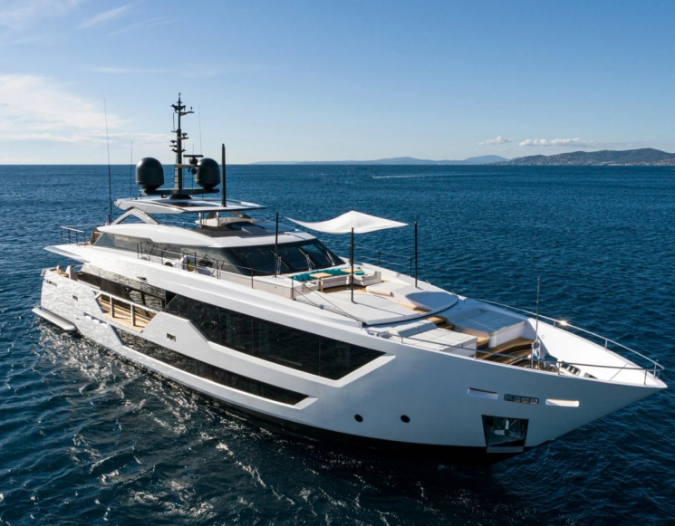 Оренда яхти Ferretti Custom Line 106, 32 метри