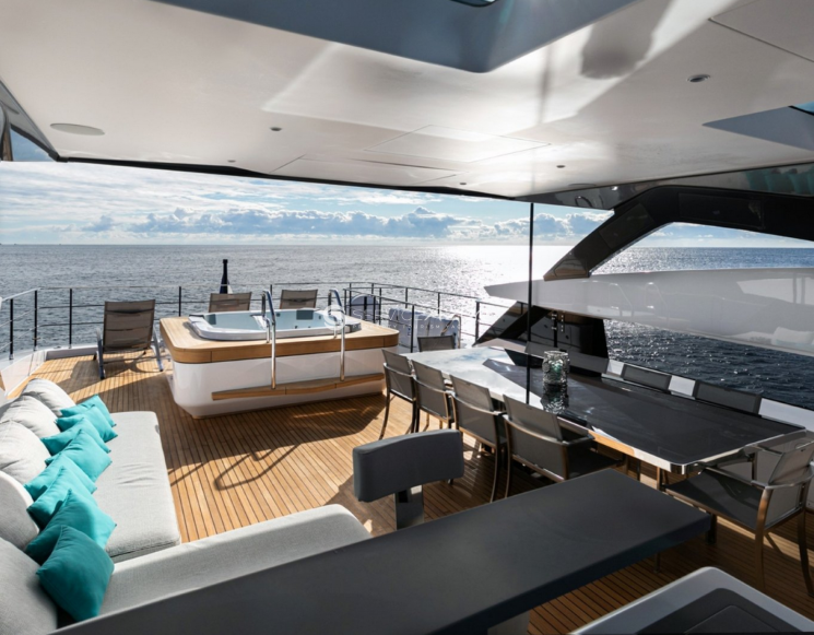 Оренда яхти Ferretti Custom Line 106, 32 метри