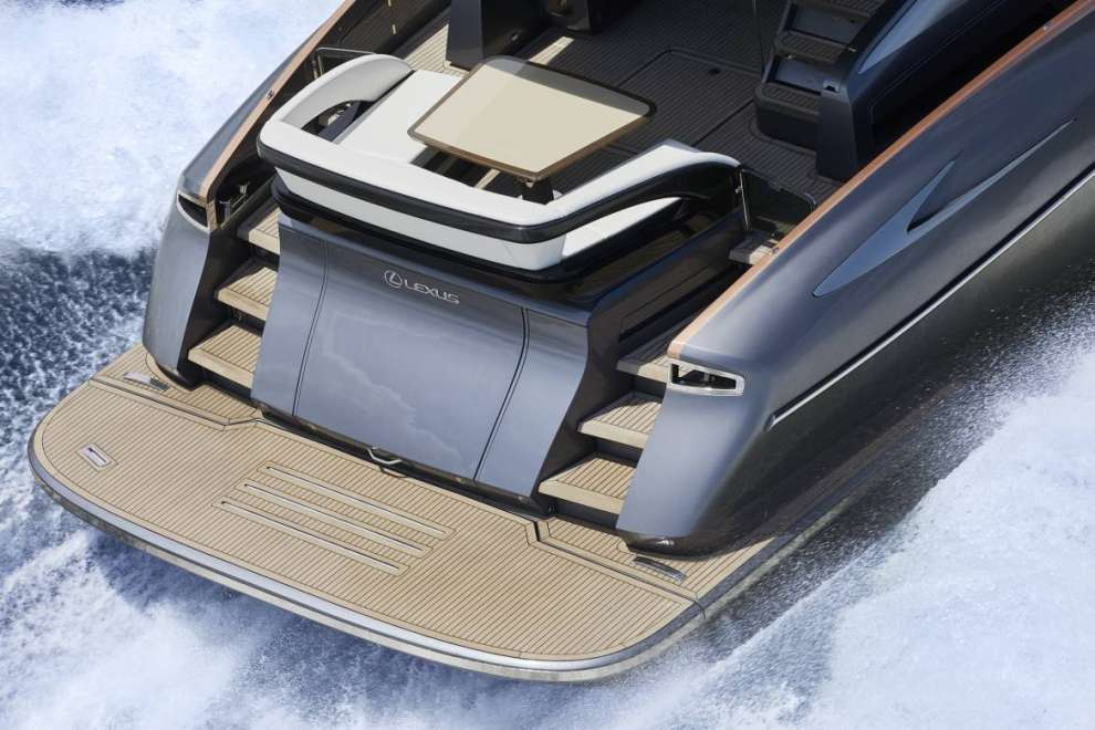 Lexus представляет свою первую серийную яхту LY 650